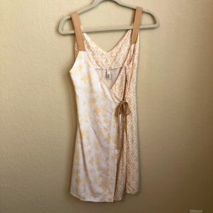 Valija Floral Cream/White Wrap Dress Size L